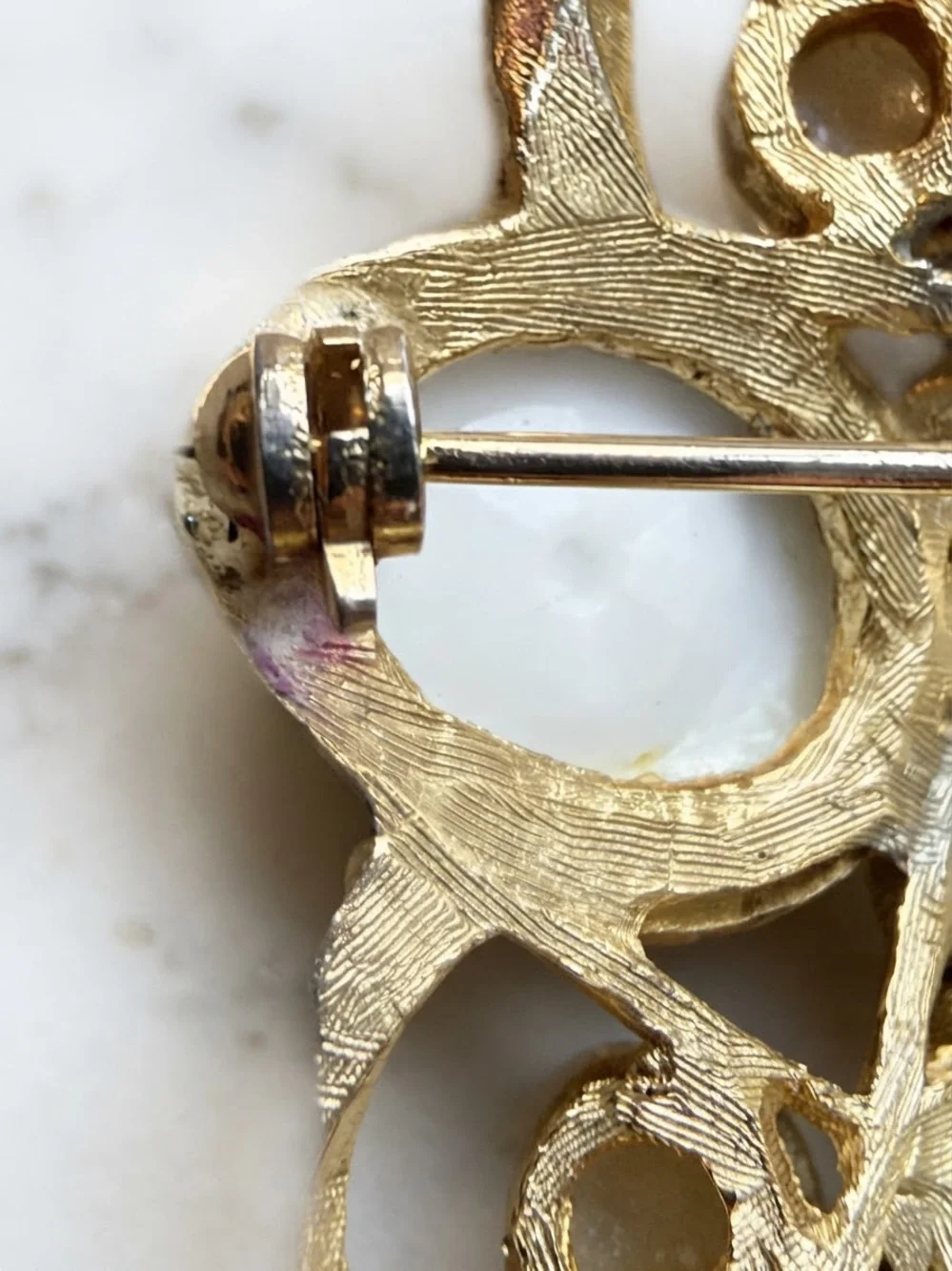 Vintage Hattie Carnegie White Lace Glass Cameo Pearl Gold Tone Brooch Pin